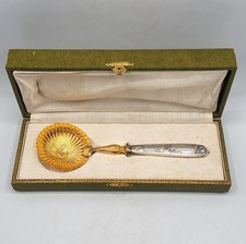 Saupoudreuse en métal doré