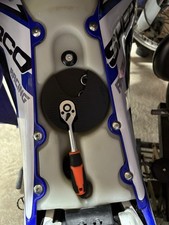 Sherco 250/300 Set outils avec Support Sur Réservoir