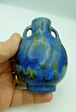 Petit vase en grès signé