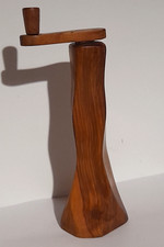ancien moulin à poivre en bois d'olivier vintage breveté SGDG 24,5 cm