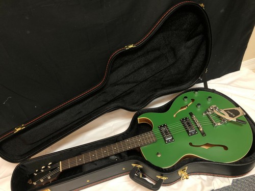 The loar electric - the, hollwobody