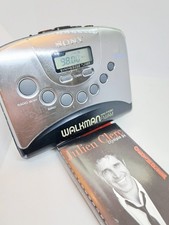 Lecteur cassette SONY Walkman WM-FX261 entretenu et radio AM/FM, ceinture neuve,