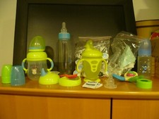 Ensemble accessoires Bébé - Bavoirs, biberons, timbales, protections meubles...