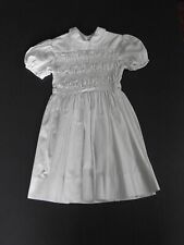 Robe -3 ans- coton blanc à smocks sur le haut, col claudine et manches ballon