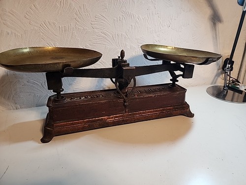 Balance ancienne avec poids - balance,
