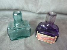 BOUTEILLE D'ENCRE ancienne, violette, et une autre.