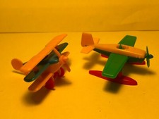 L18  :  2 figurines Maraja  année ? - Avions