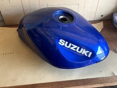 Réservoir essence bleu suzuki - essence,