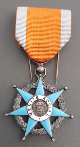 Médaille ordre mérite - médaille,