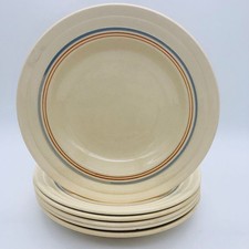 a 6 assiettes creuses avec de