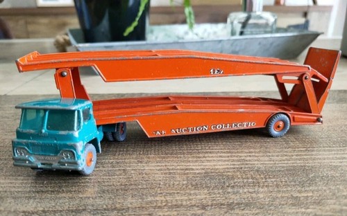 Ancien camion porte voitures