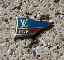Pin's Luxe Maroquinerie Sac Voilier Louis Vuitton Cup LV Rare Lapel Enamel Pin