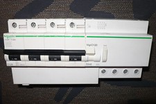 DISJONCTEUR A9N18481 DIFFERENTIEL A9N18542 SCHNEIDER ELECTRIC 125A 30mA AC 4POLE