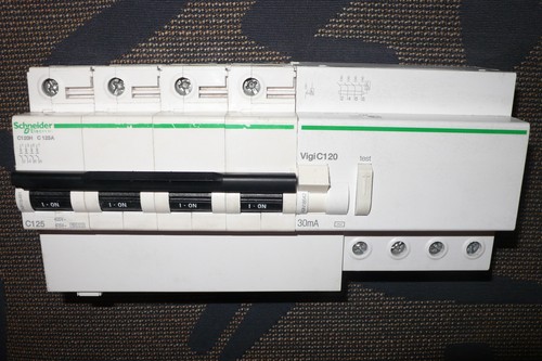 Disjoncteur a9n18481 - disjoncteur,