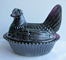 Bonbonnière, sucrier, Poule en verrenoir, sur son nid d'osier, Portieux?