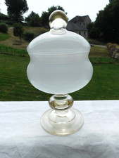 ancien pot couvert