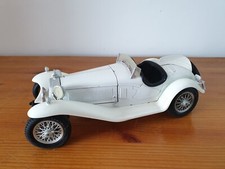 Modèle réduit 1/18 Alfa Romeo 2300 spider blanche Burago