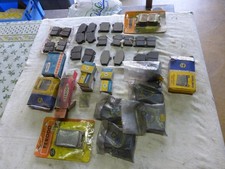 LOT DE PIECES PEUGEOT CITROEN COLLECTION PLAQUETTES DE FREINS  304 204 504 ???