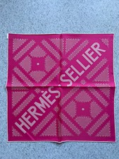 Foulard carré Hermès en soie