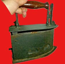 ANCIEN FER A REPASSER A BRAISE  MODELE BATEAU   XVIII e  