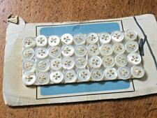 mercerie ancienne carte de  36 boutons  de nacre de 10 mm env. époque 1900