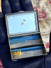 ANCIENNE BOITE PHÉBEL avec sa BROSSE et son PEIGNE à MOUSTACHE années 1930/ 1940