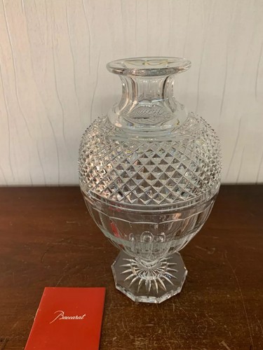 Vase taillé facette - , en