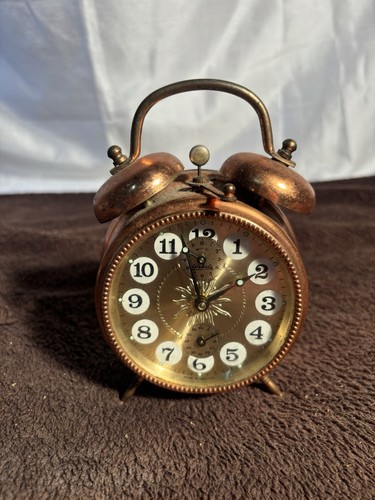 Ancien réveil vintage la - de,