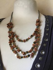 Collier de pierre semi précieuse hématite et pierre de lune en parfait état.