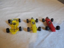 2 VOITURES DE COURSE ET 1 KART ROUSTANG jouets vintages