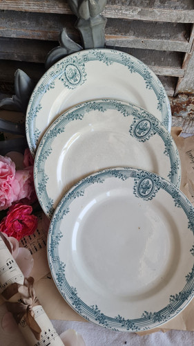 Anciennes assiettes plates - anciennes,