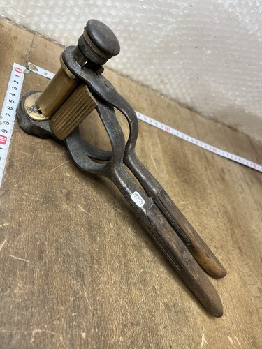 Bouchonneuse outil ancien - ancien, de