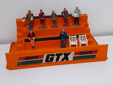 Scalextric lot de 7 anciennes figurines et tribune Castrol GTX