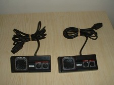 2 MANETTES DE JEU ++ SEGA