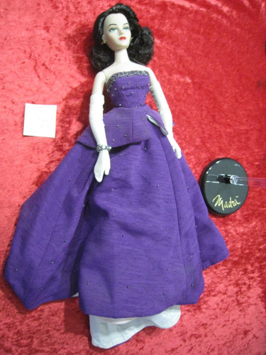 Très belle poupée 40cm - belle,