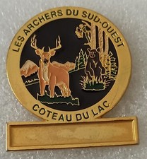 Archery Pin Tir à l'arc. les Archers du Sud Ouest. Ours Cerf bear. 45 X 51 mm