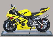 MOTO, SUZUKI GSXR -600-04 jaune, EN HORLOGE MINIATURE