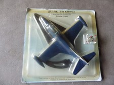 AVION EN MÉTAL 1/100e  Dans
