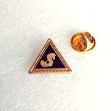 Pin's Pins lapel pin LOGO Emblème BENETEAU BATEAU VOILIER YACHT HIPPOCAMPE DECAT