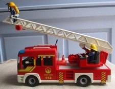 PLAYMOBIL CAMION POMPIER + 3 PERSONNAGES.
