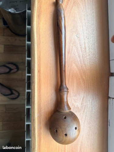 Louche percee écumoire bois