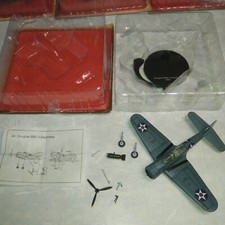 avion militaire 1/72 miniature