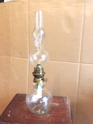 Ancienne lampe a petrole - ancienne,