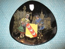 ASSIETTE en FAÏENCE NOIRE