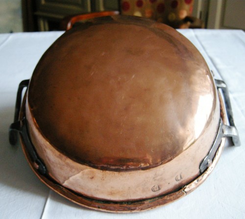 Tres ancienne bassine - ancienne, en