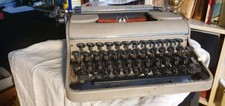 Machine à écrire OLYMPIA M1