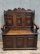 Banc Coffre d'apparat style Renaissance néo gotique en bois massif époque XIXeme