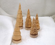 lot de 5 Sapins de Noel artisanal  en bois (Sapin), entre 6 et 10cm de hauteur