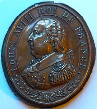 Médaillon de Louis XVIII, Roi de France en cuivre repoussé (ancien)