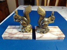 Paire De Serre Livres Ecureuils En Regule Et Marbre Signé TEDO Periode Art Deco.